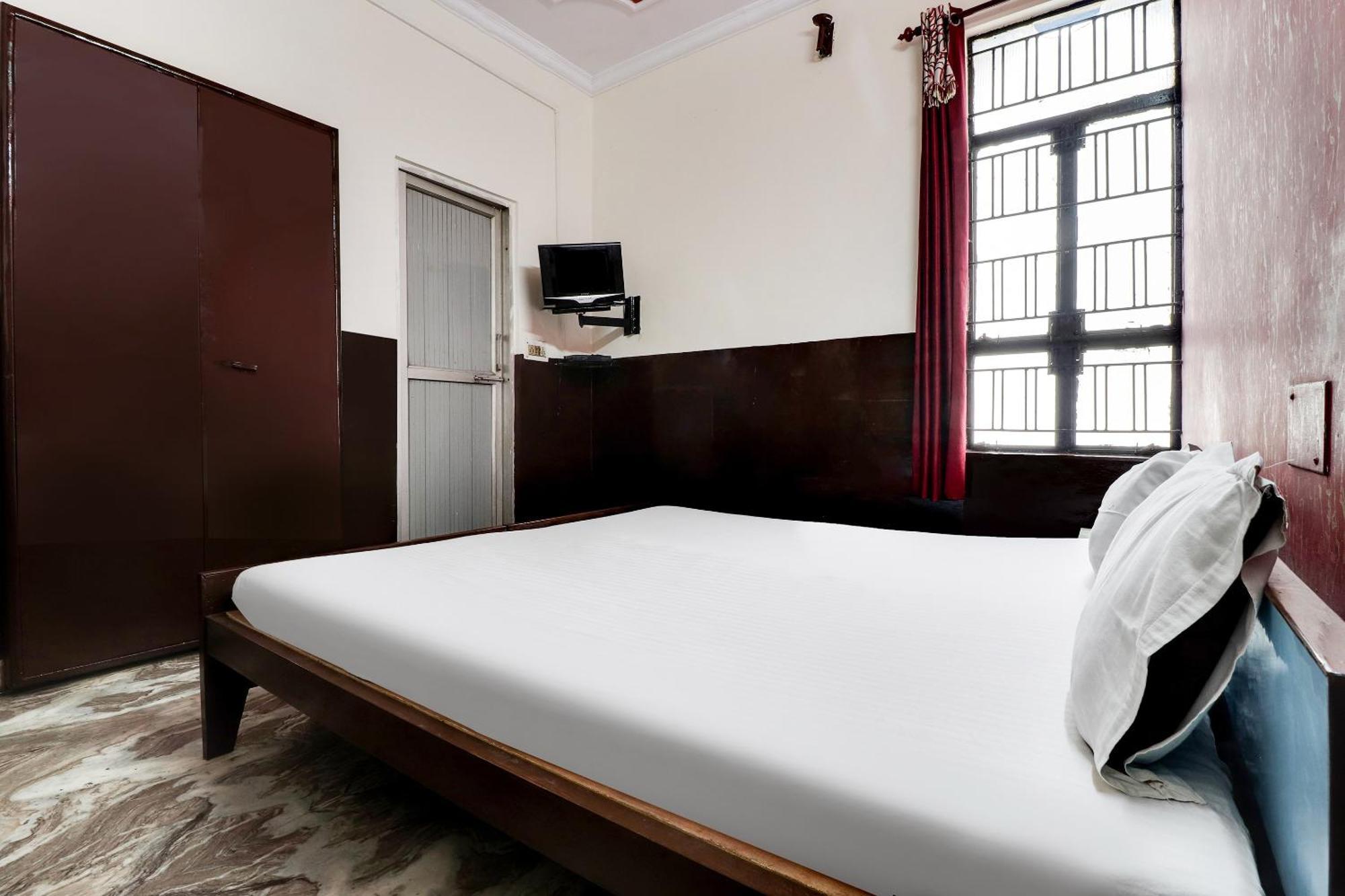 SPOT ON 40076 Hotel Sunny Bhairaun Ghat Bagian luar foto