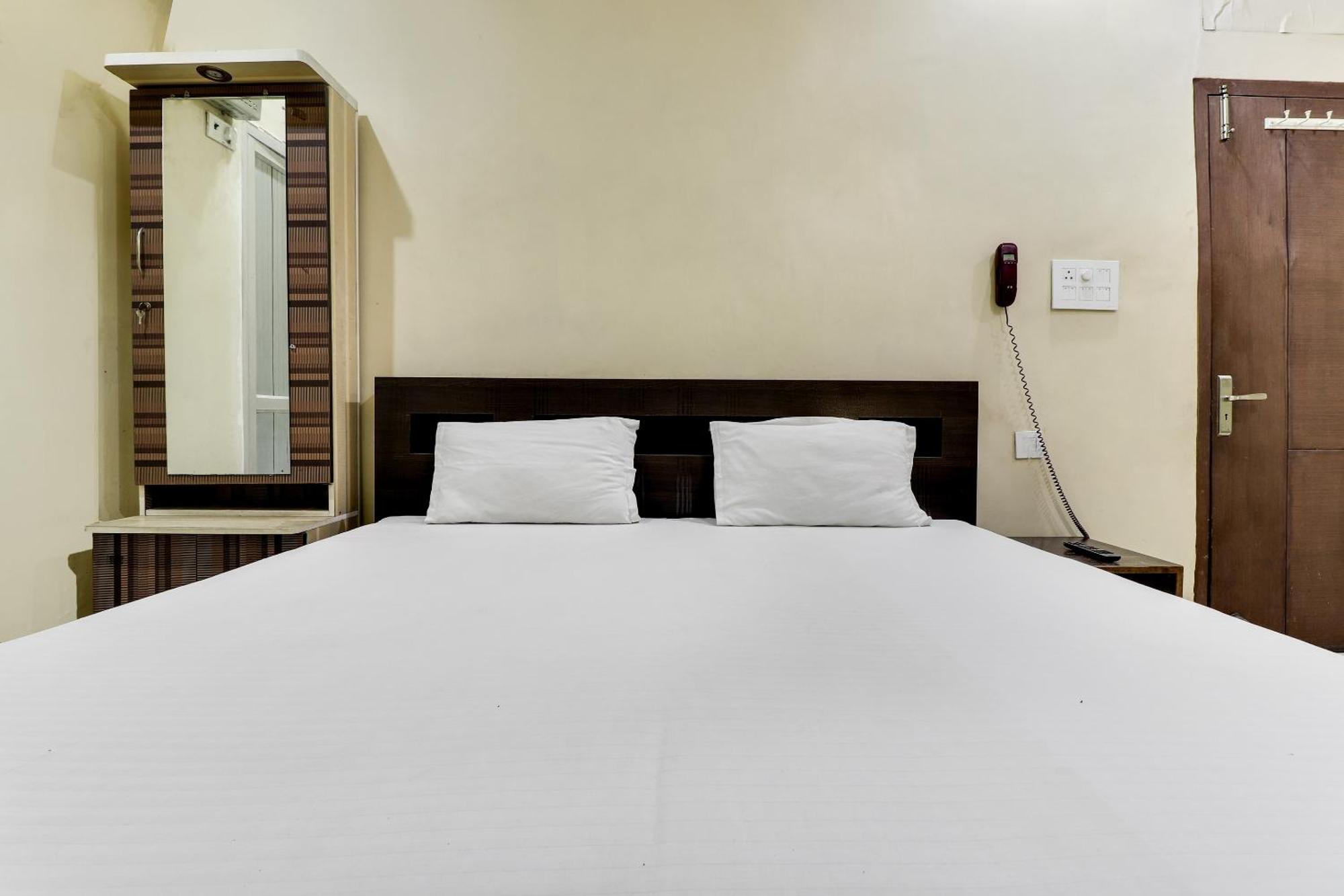 SPOT ON 40076 Hotel Sunny Bhairaun Ghat Bagian luar foto