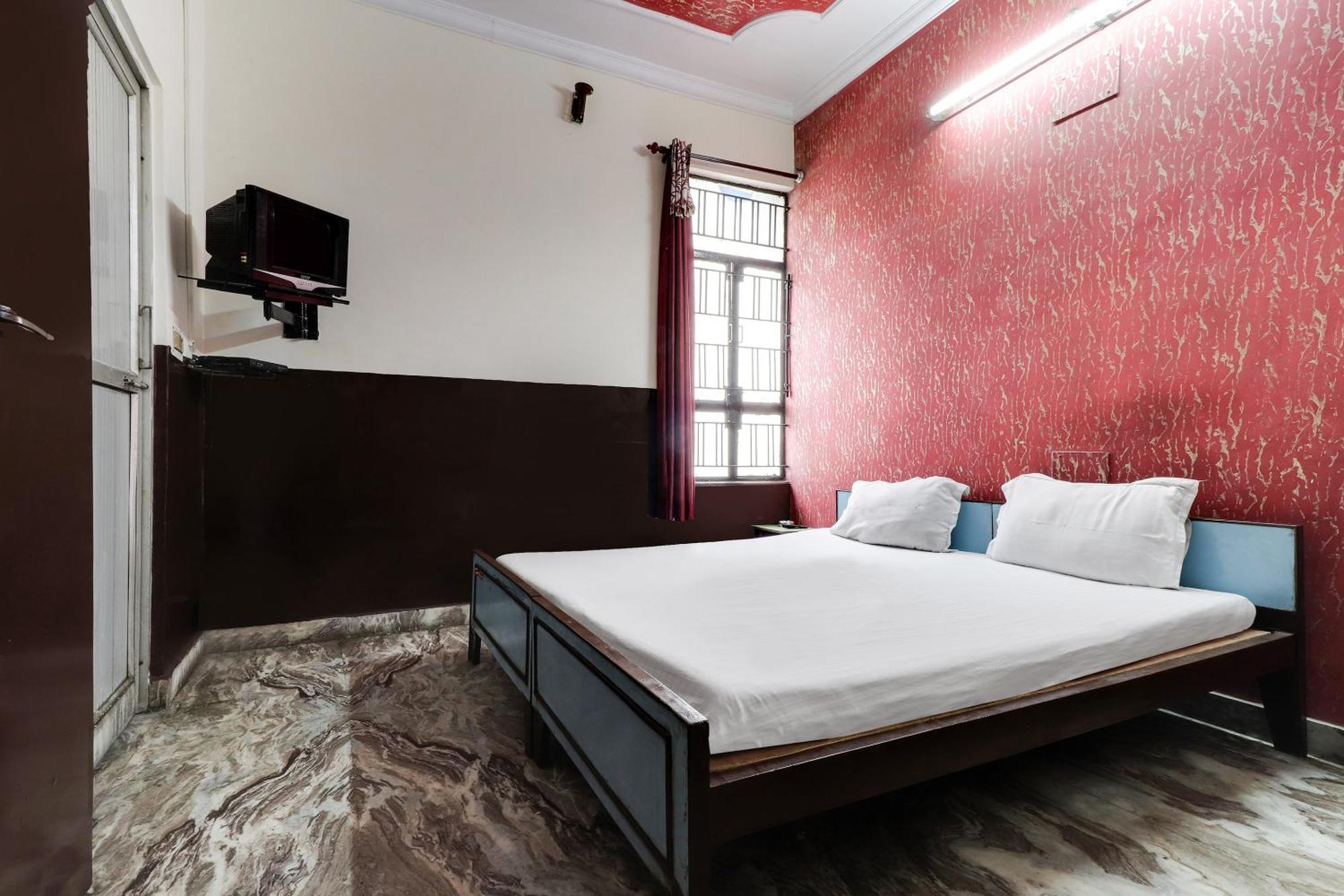 SPOT ON 40076 Hotel Sunny Bhairaun Ghat Bagian luar foto