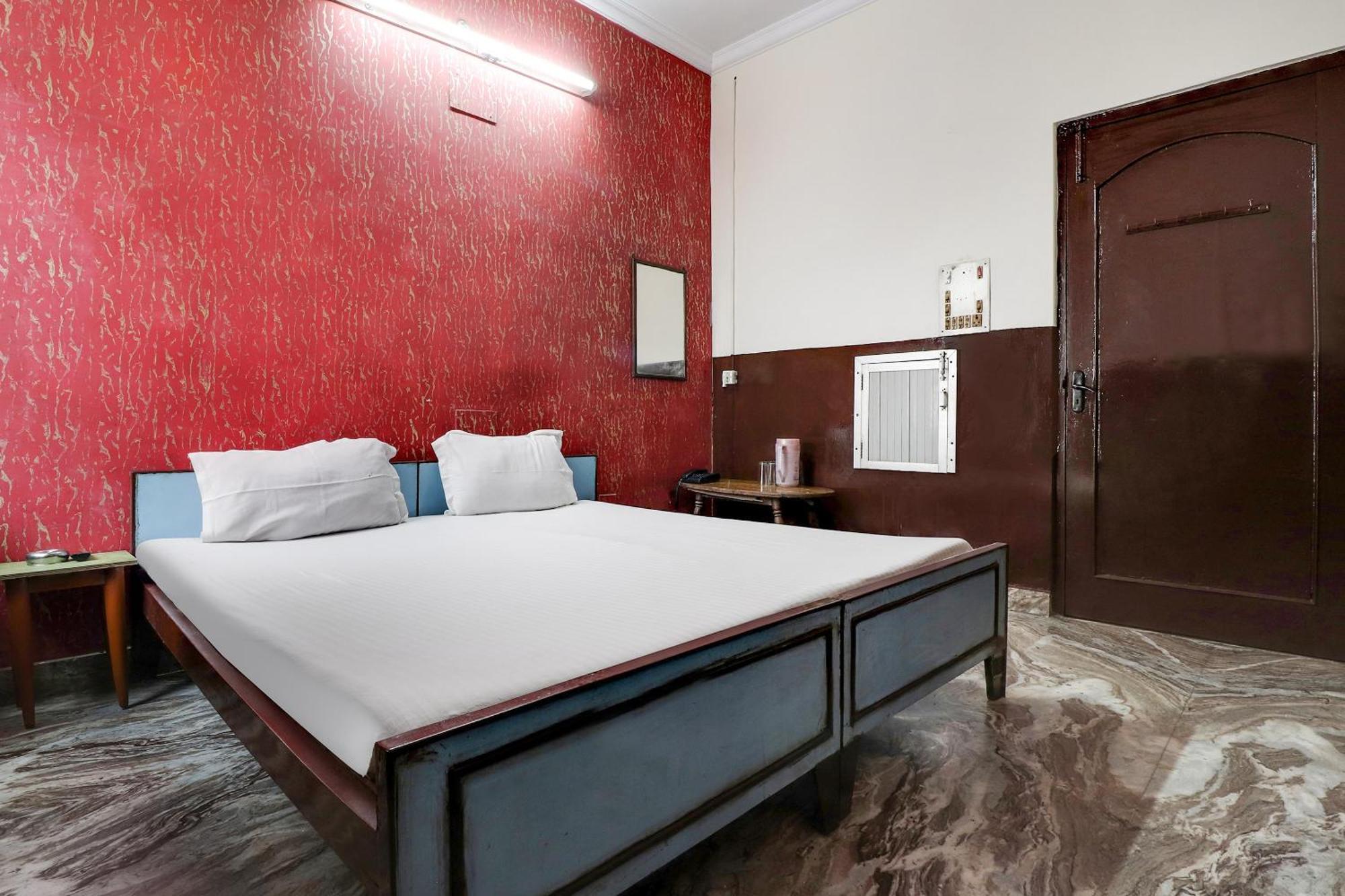 SPOT ON 40076 Hotel Sunny Bhairaun Ghat Bagian luar foto