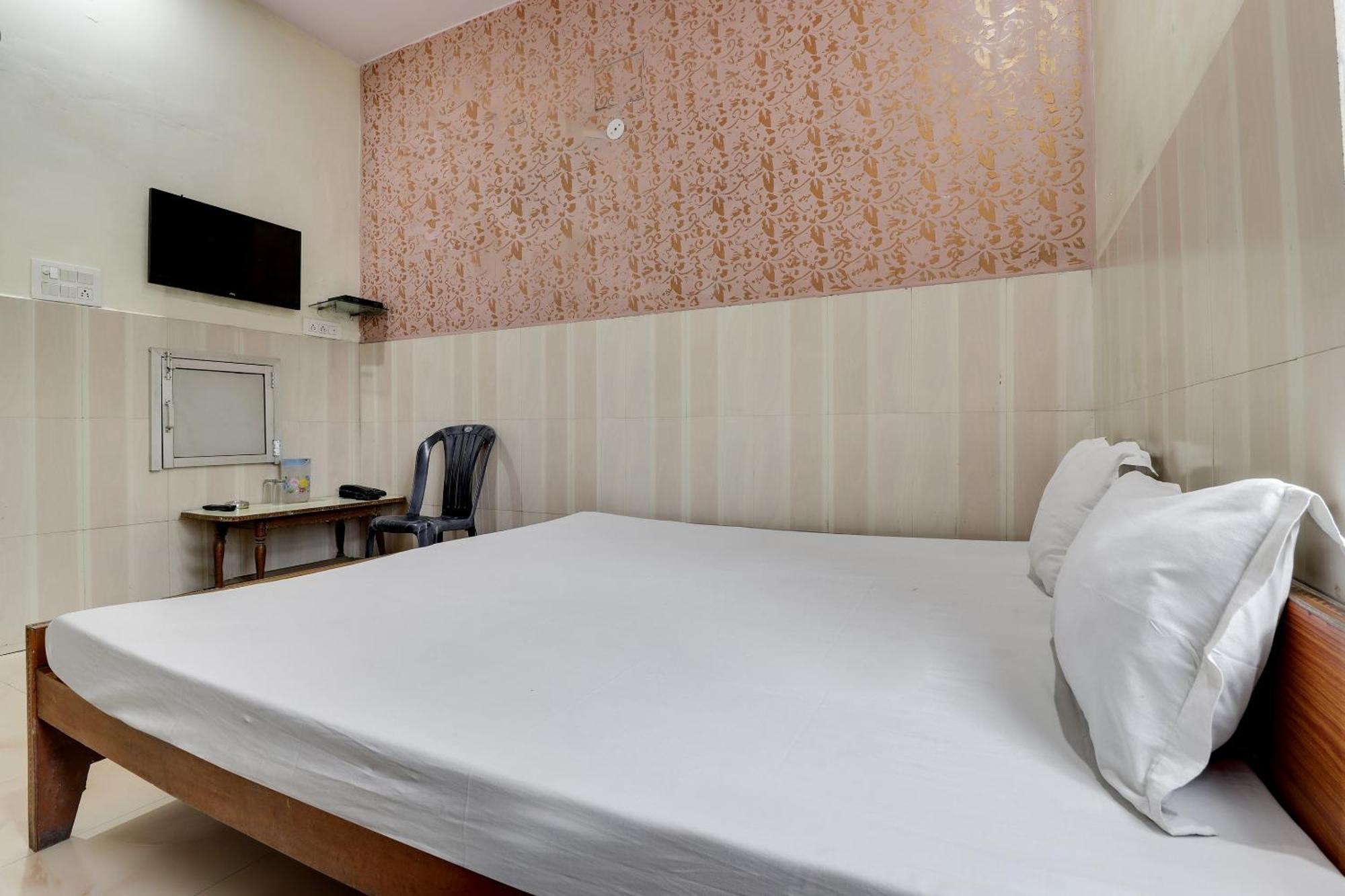 SPOT ON 40076 Hotel Sunny Bhairaun Ghat Bagian luar foto