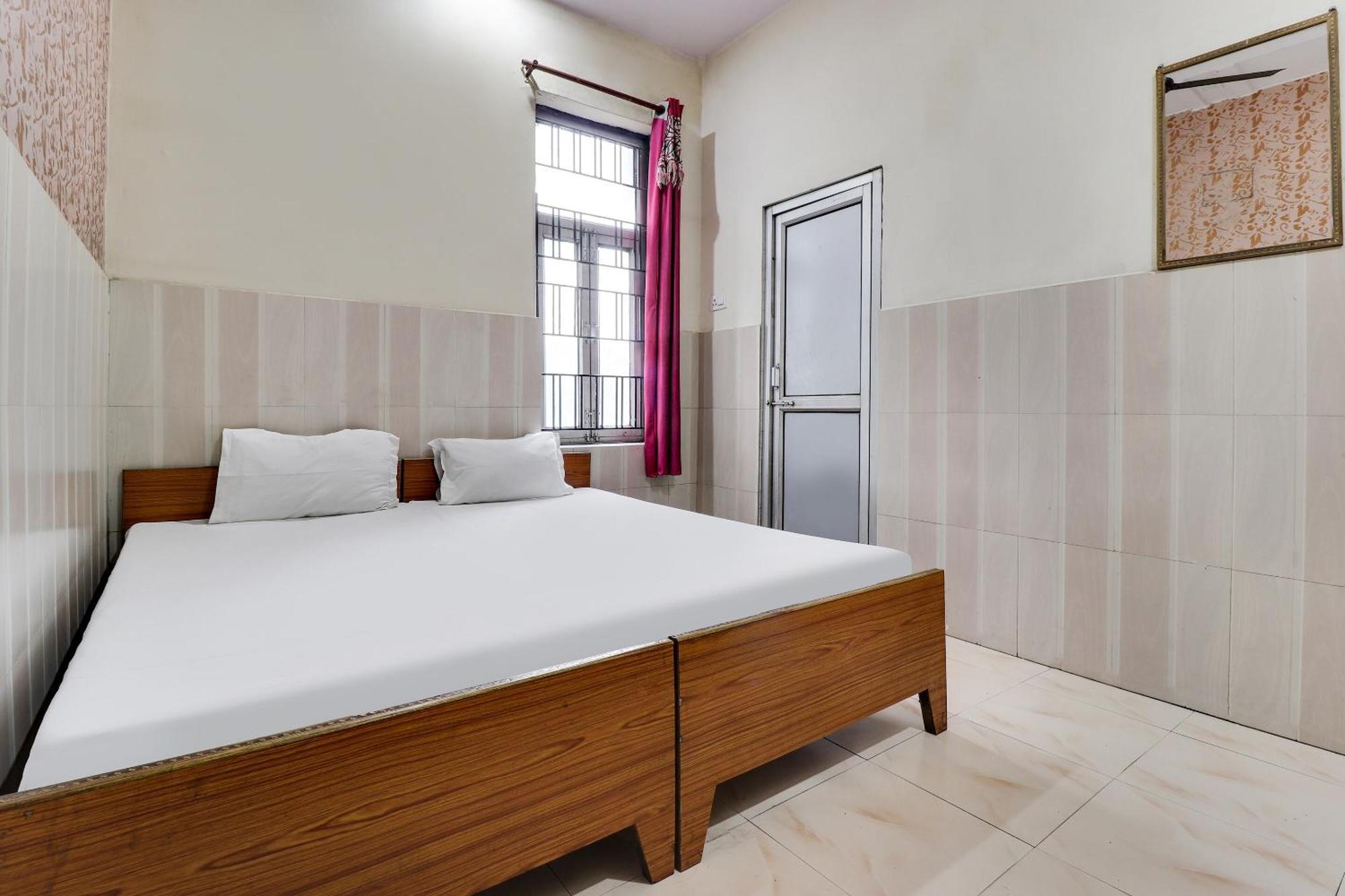 SPOT ON 40076 Hotel Sunny Bhairaun Ghat Bagian luar foto
